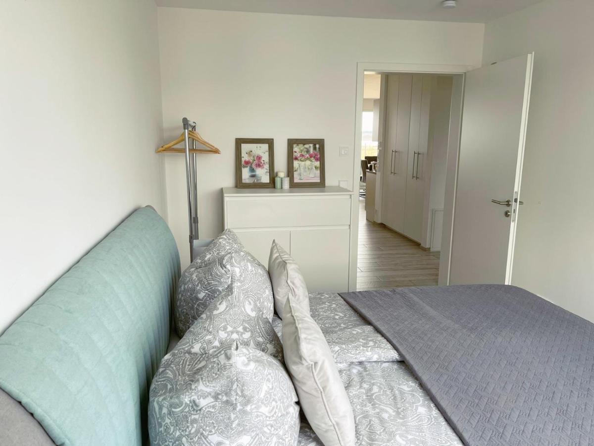 Exklusives Apartment Mit Blick Auf Den See Grossraeschen Zewnętrze zdjęcie